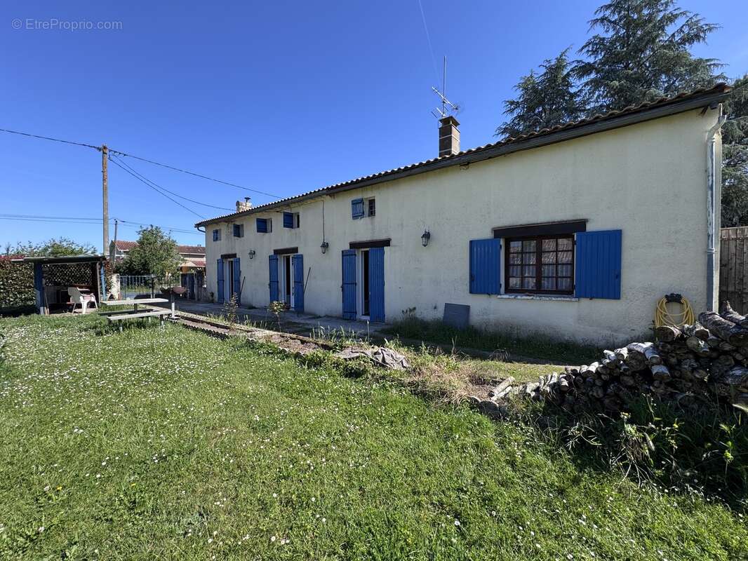 Maison 225 m² à Coutras  - photo 8