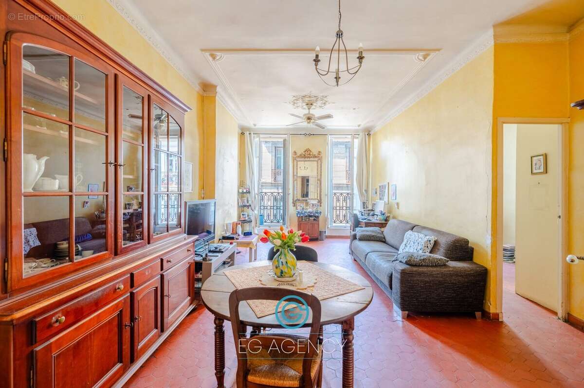 Appartement à MARSEILLE-1E