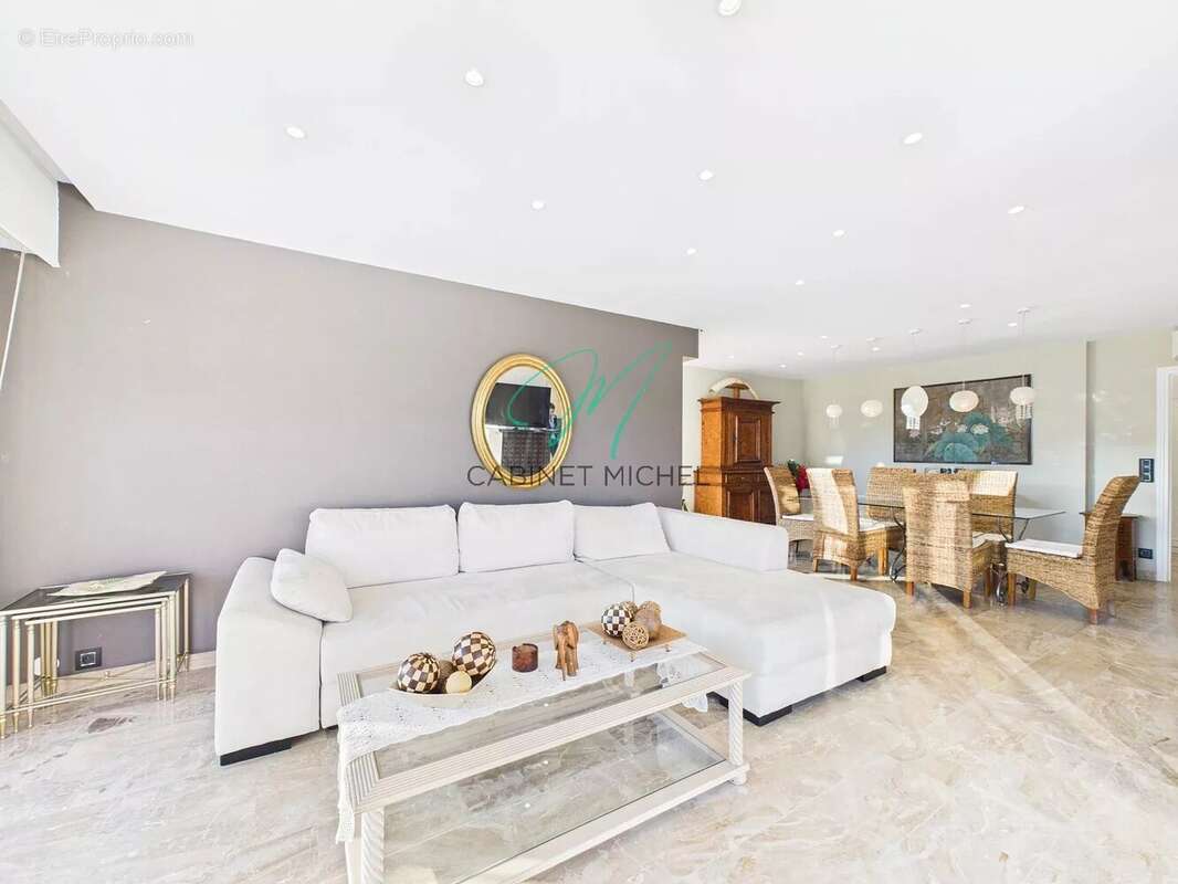 Appartement à MANDELIEU-LA-NAPOULE