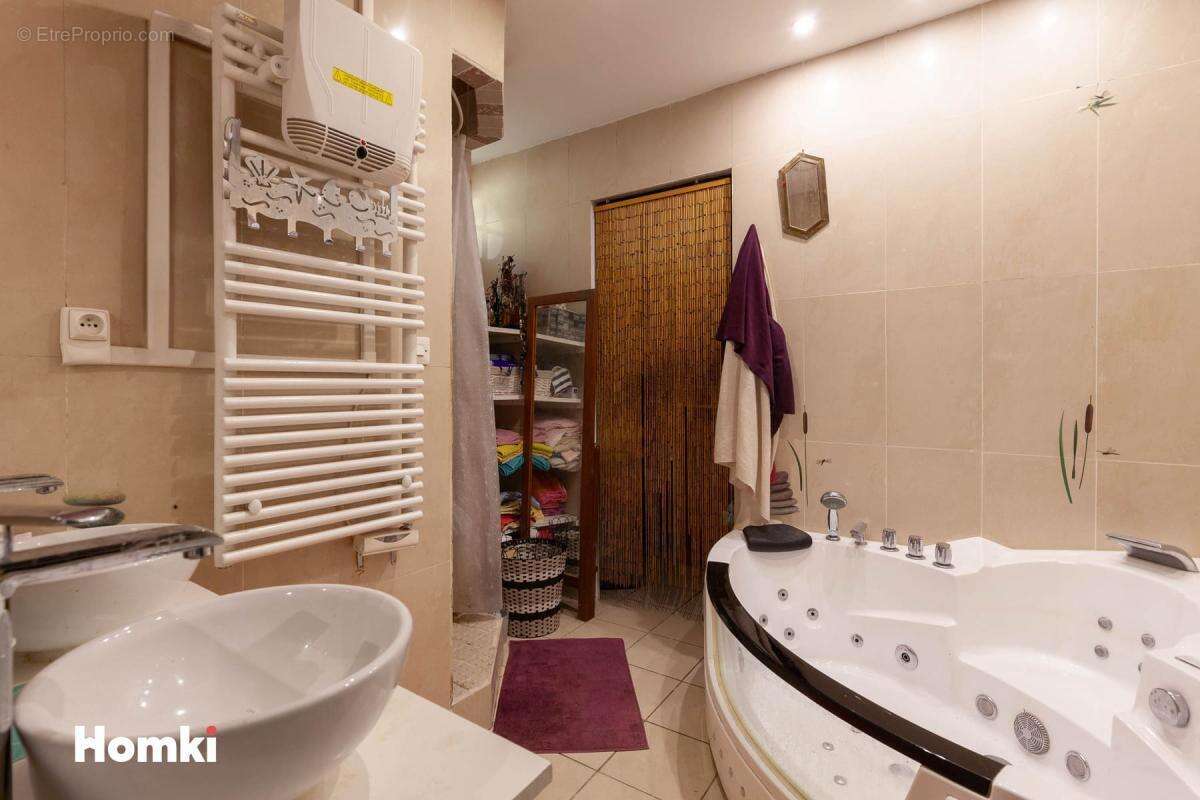 Beaumont bas de villa type 3 avec jardin et petites d2pendances - photo 10