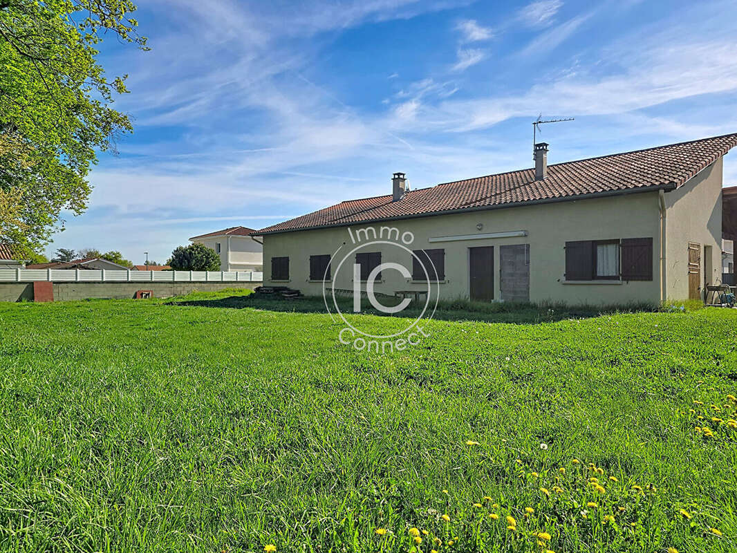 Maison à BOISSET-LES-MONTROND