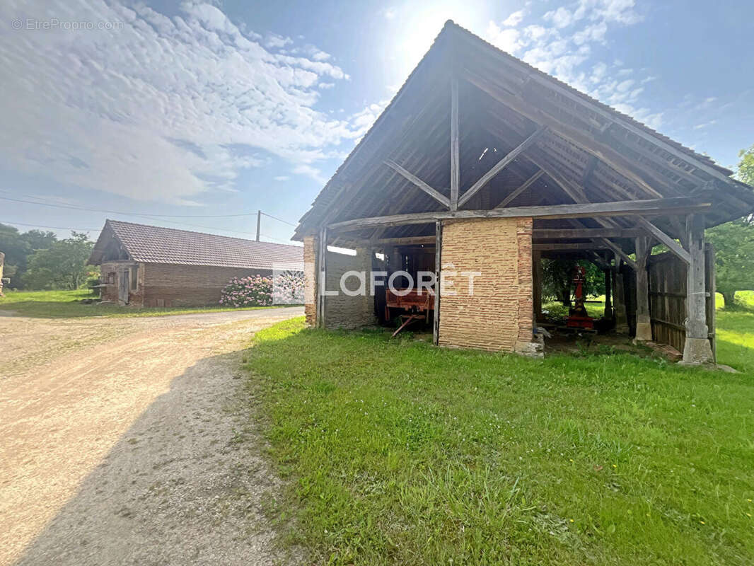 Maison à DOMMARTIN-LES-CUISEAUX