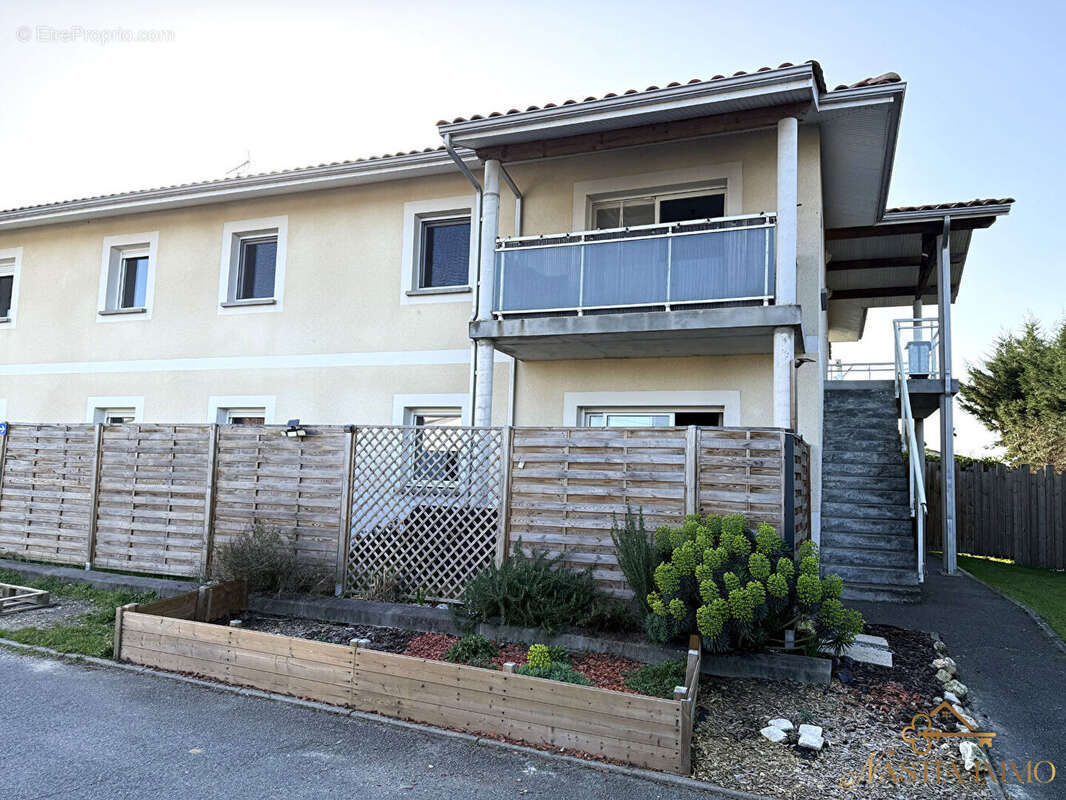 Appartement à MONTUSSAN