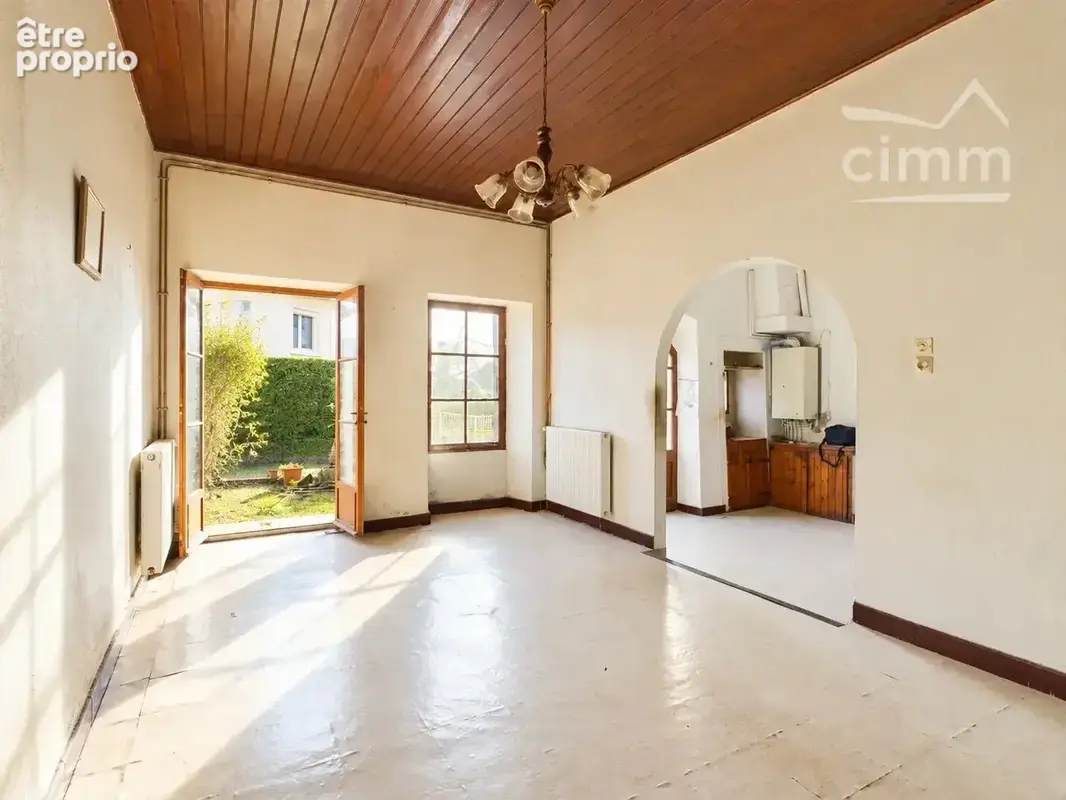 Saint-Nazaire-les-Eymes – Maison de village en pierre de 105 m² avec jardin - photo 4