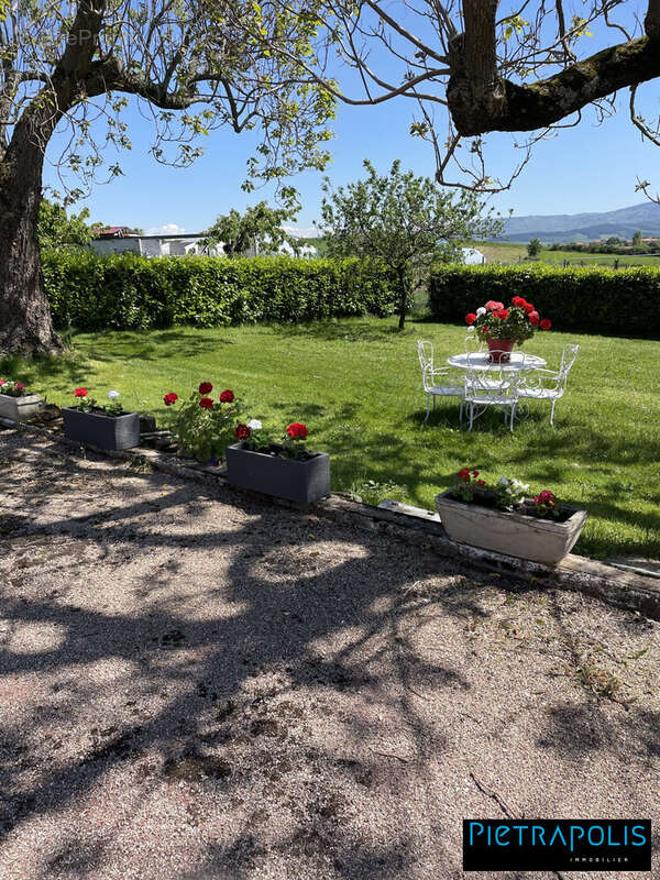 Maison à GENILAC