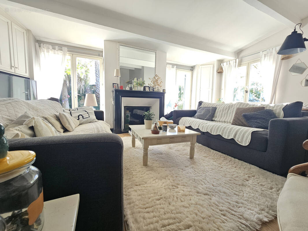 Maison à SAINT-BRES