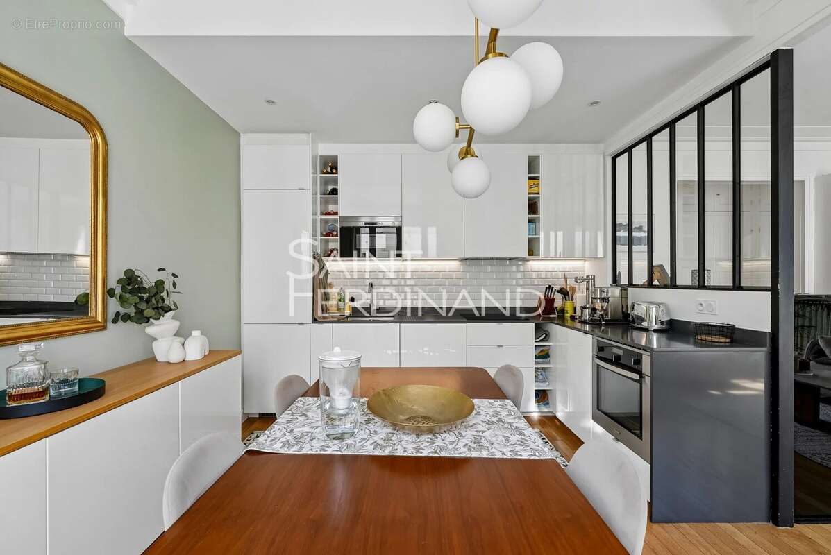 Appartement à NEUILLY-SUR-SEINE