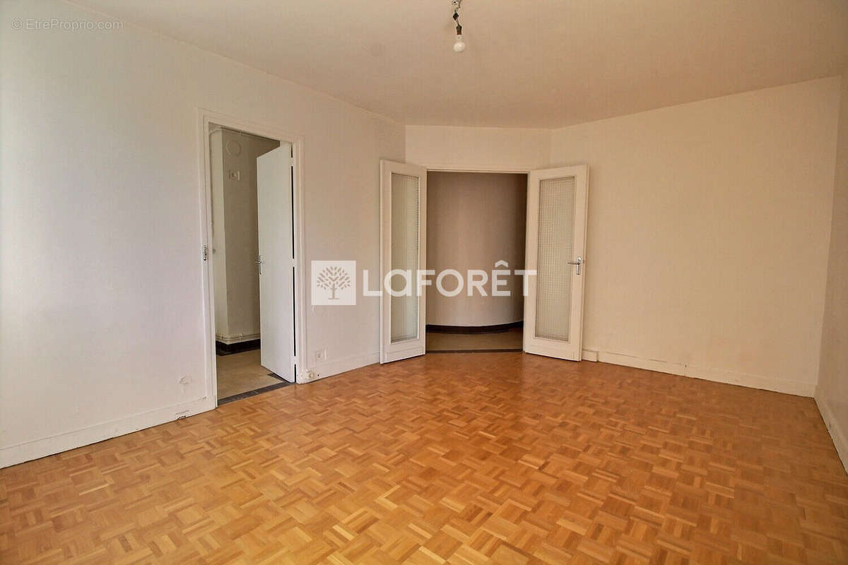 Appartement à LA GARENNE-COLOMBES