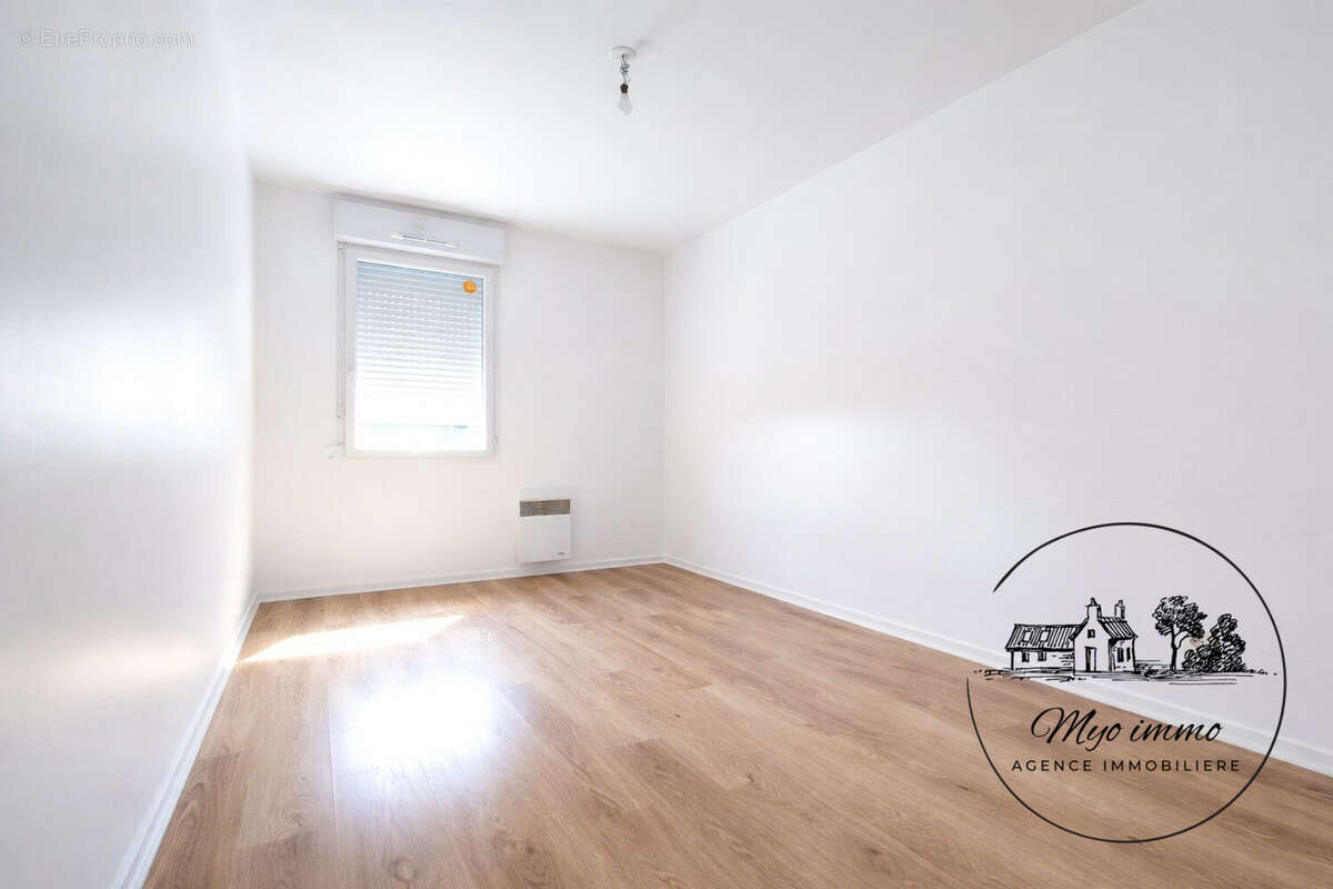 chambre  - Appartement à INDRE