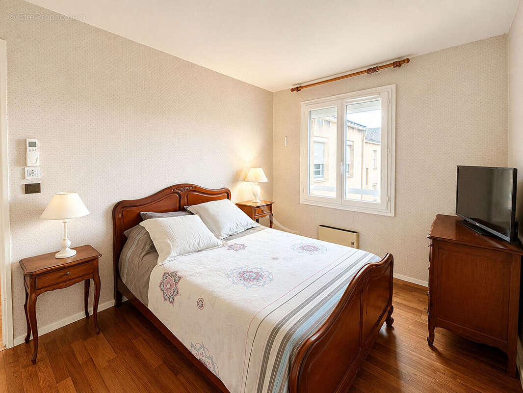 Appartement Marseille 2 pièces 51 m2 avec balcon côté jardin, dernier étage, cave et parking en supplément - photo 4