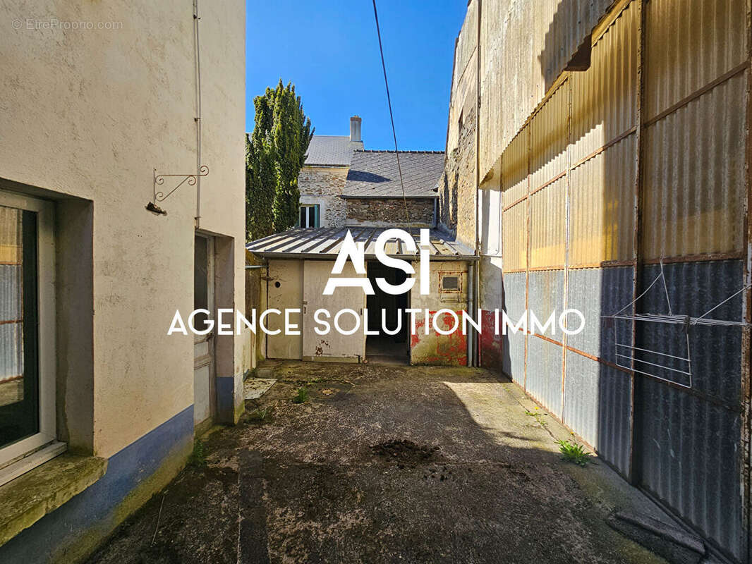 Maison à SAINT-GEORGES-LE-GAULTIER