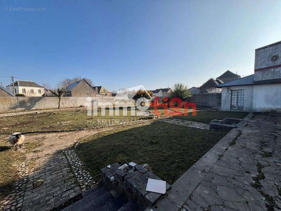 Maison à FEUQUIERES-EN-VIMEU