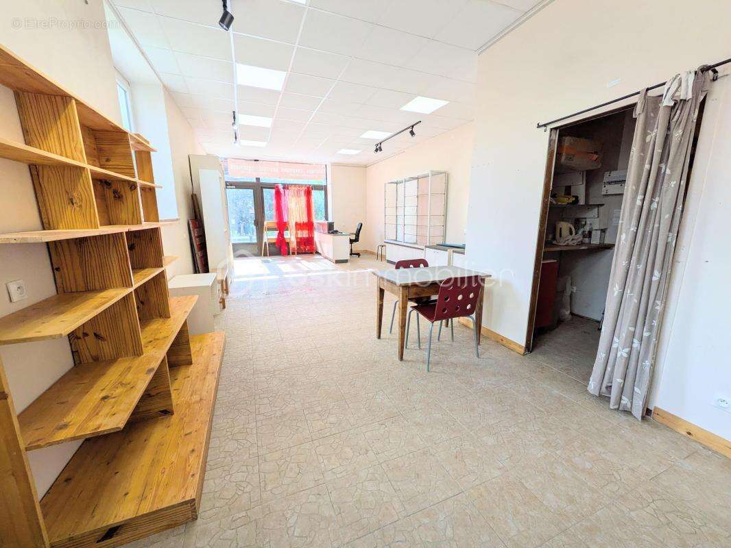 Local commercial 51 m² TOUS COMMERCES – Entrée de ville – Parking gratuit – Fort passage - photo 5