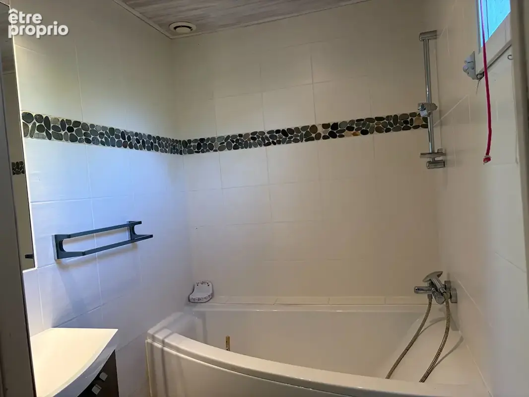 HAUT BUC  Maison individuelle 5 chambres (3 de plain-pied) garage et jardin roseraie - photo 9