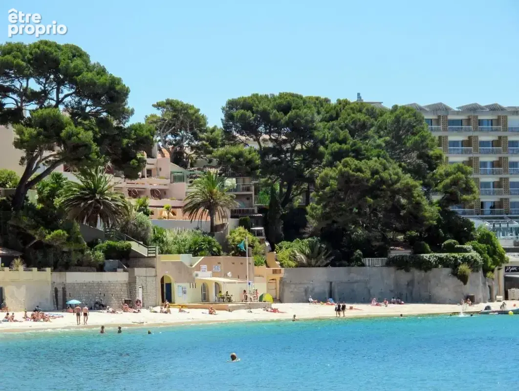 Superbe T2 avec vue mer dans résidence sécurisée avec piscine et parking - photo 9