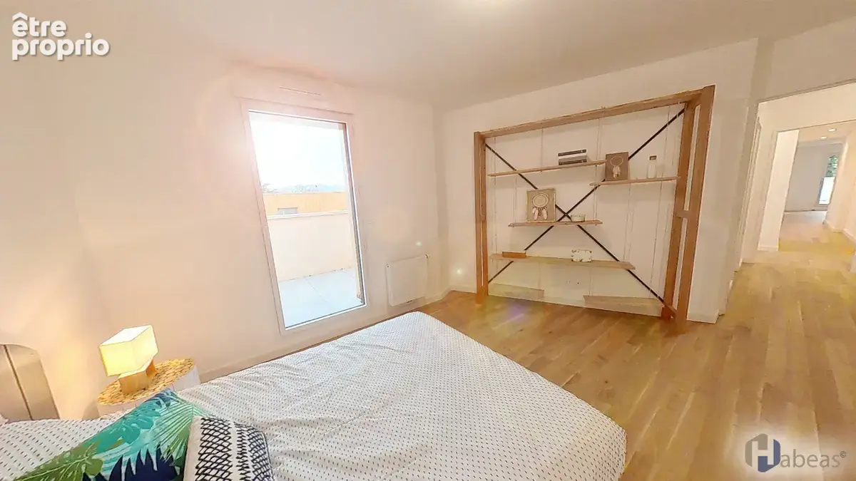 Attique d'Exception : T5 de 111.60 m² avec Terrasse Plein Ciel de 70,45m², Parking et cave - photo 12