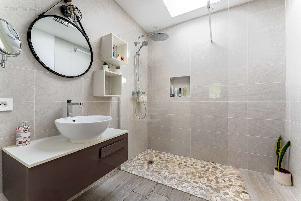 Maison à GREZIEU-LA-VARENNE