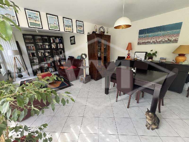 Appartement à COMBS-LA-VILLE