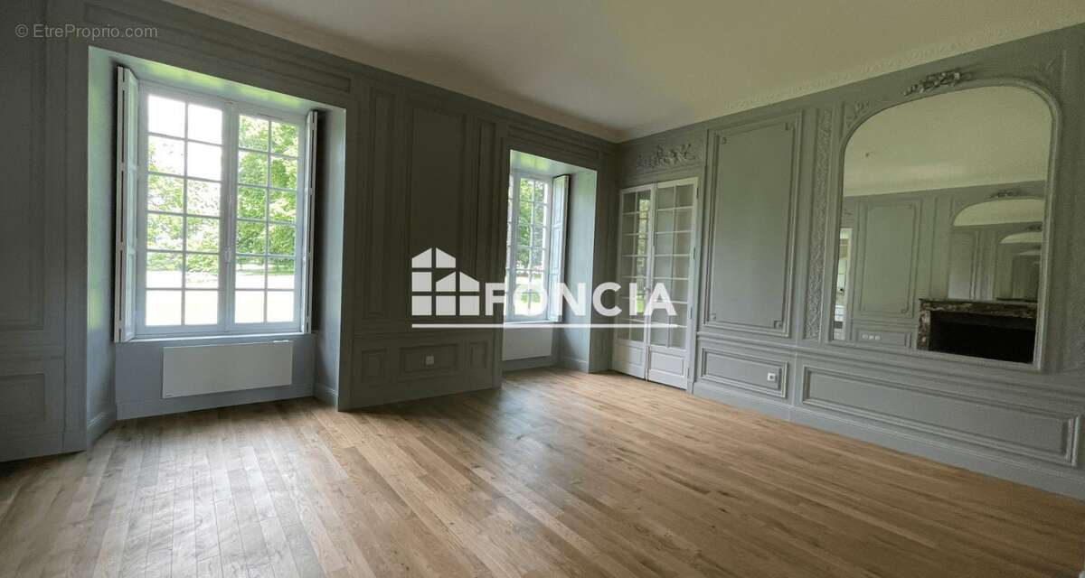 Appartement à MORIGNY-CHAMPIGNY