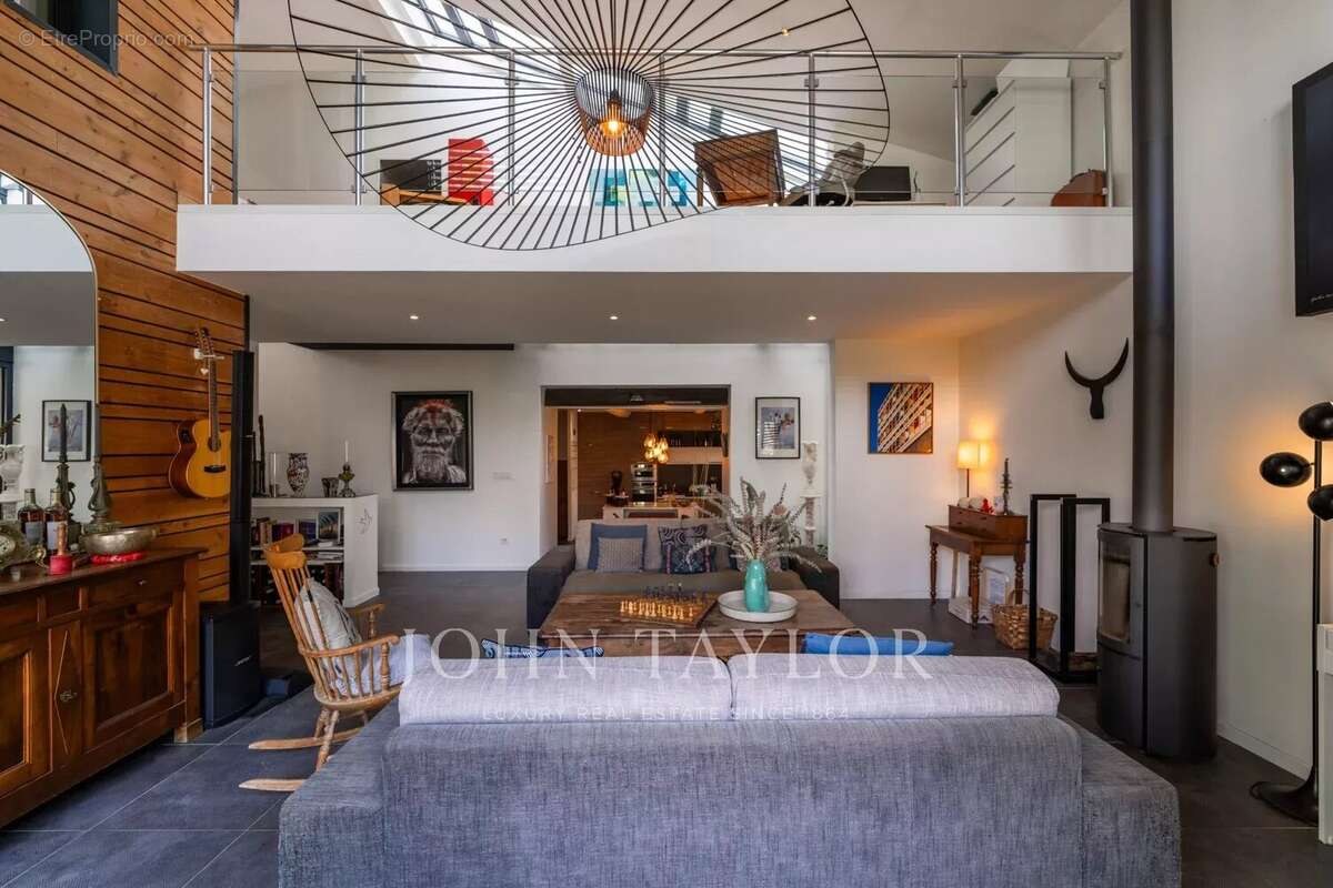 Maison à VENTABREN