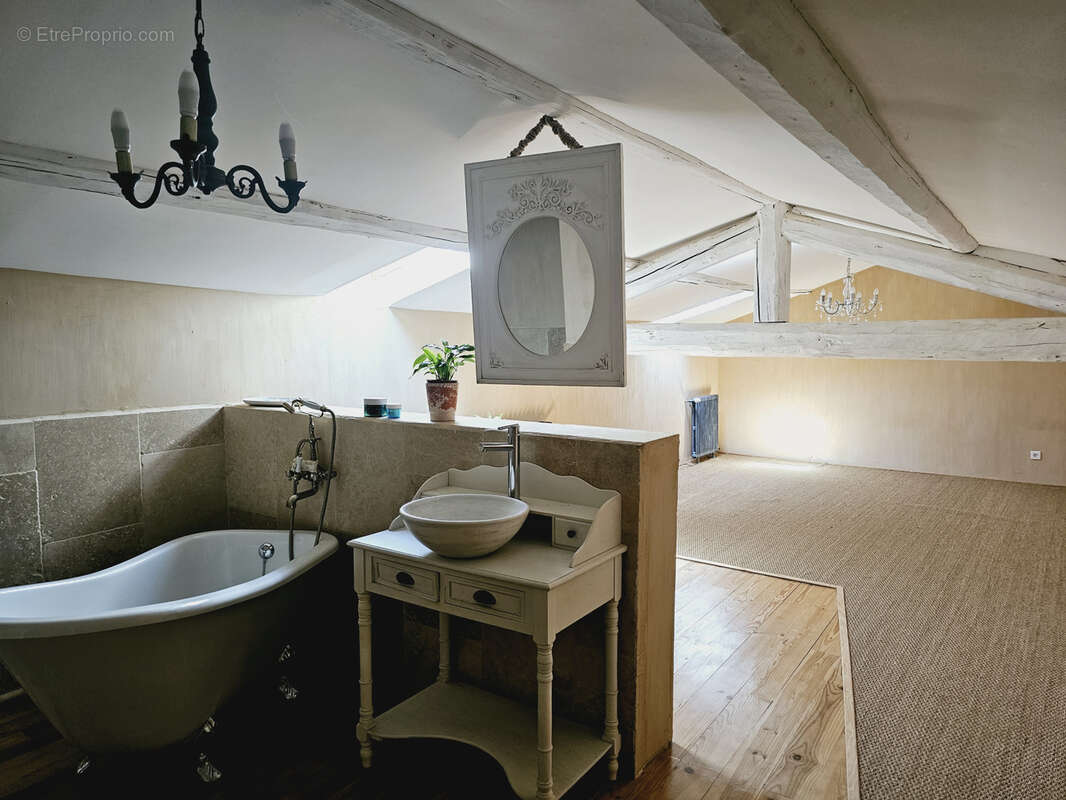 Maison à LA ROQUE-D'ANTHERON