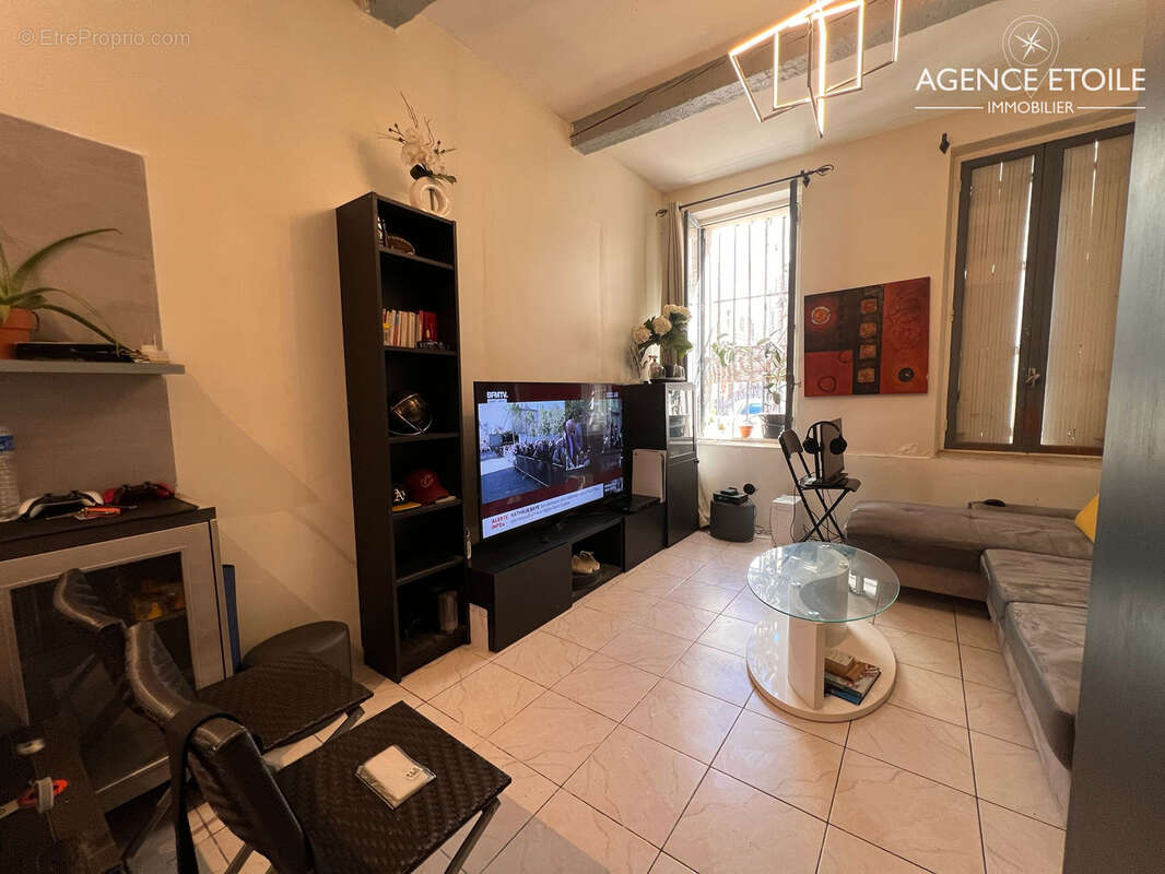 Appartement à MARSEILLE-1E