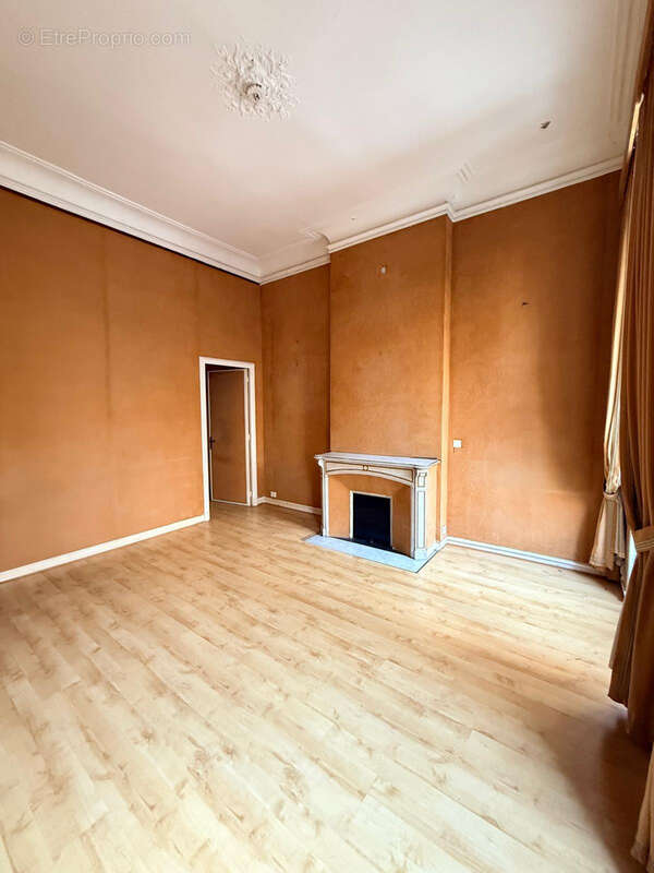 Appartement à MARSEILLE-1E