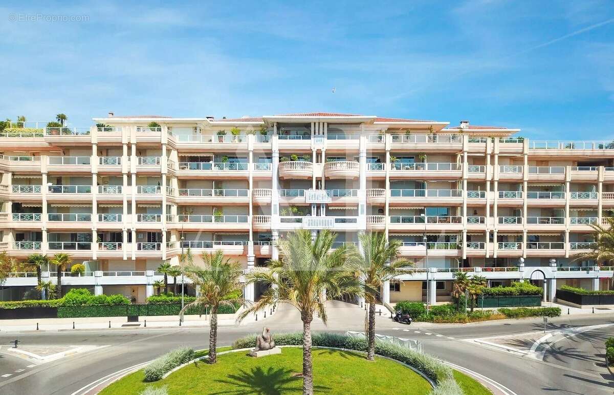 Appartement à VALLAURIS