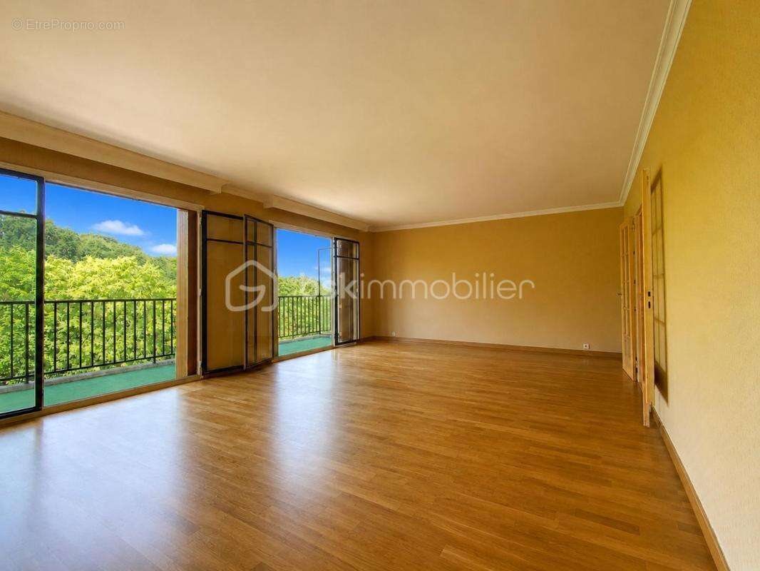 Appartement à VILLE-D'AVRAY