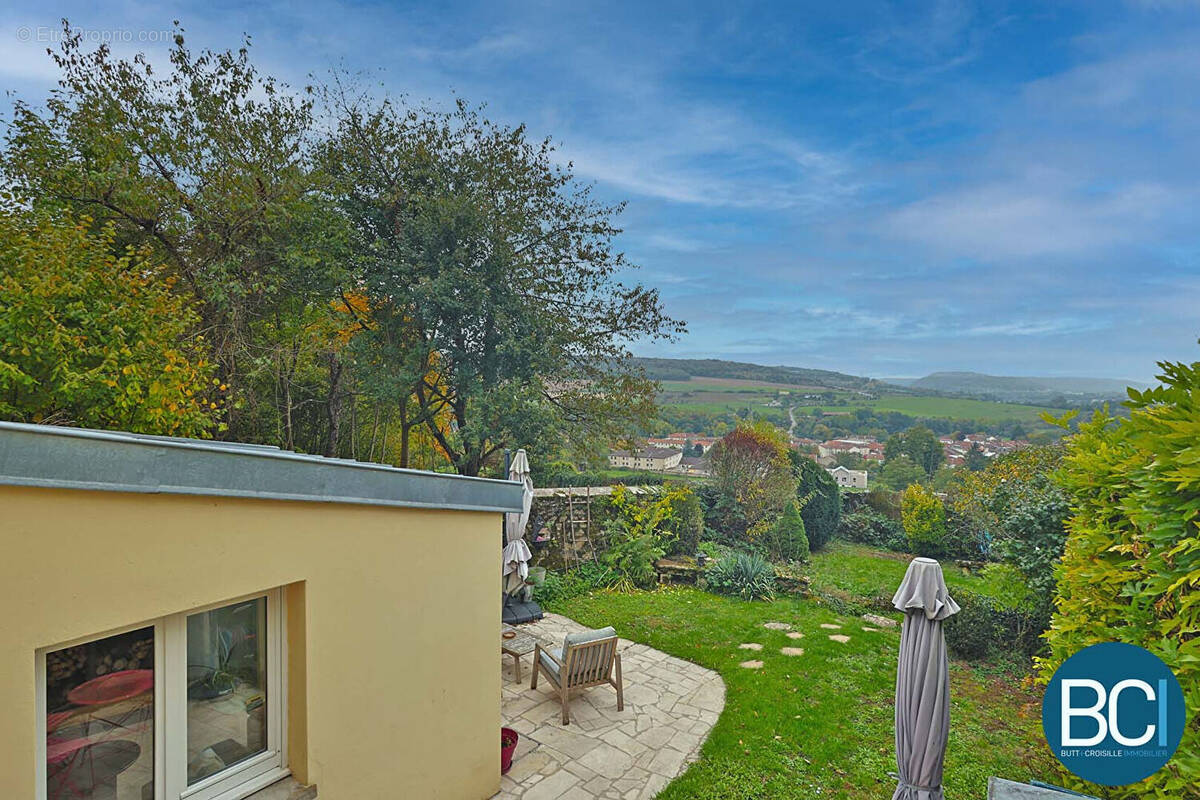 Maison à LAY-SAINT-CHRISTOPHE