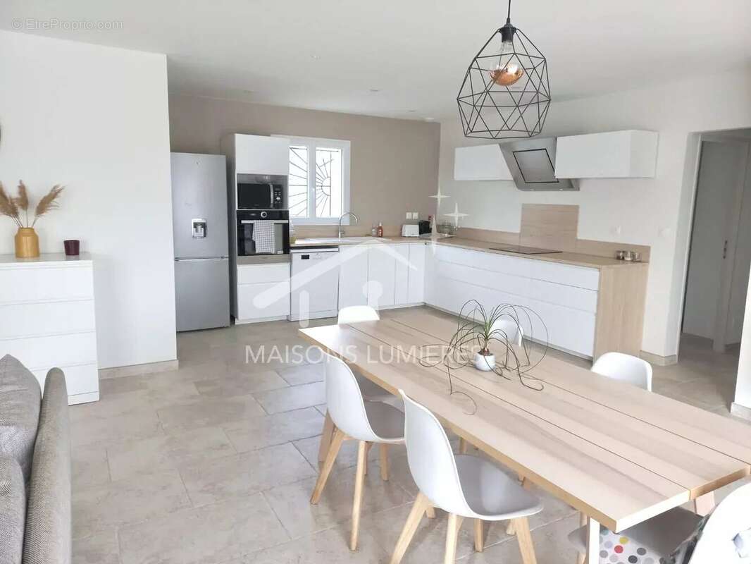 Maison moderne de plain-pied avec jardin, piscine et garage - Gargas - 479 000€ - photo 3