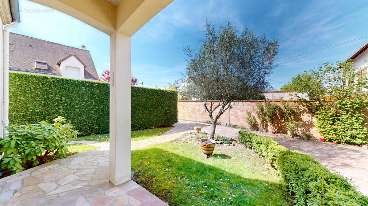 Maison à SAINTE-GENEVIEVE-DES-BOIS