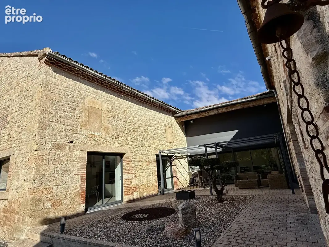 Magnifique maison en pierre entièrement rénovée, avec piscine et jardin arboré. - photo 5