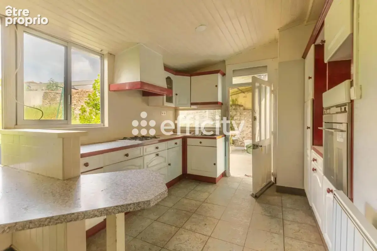 Maison 6 pièces 145 m² à vendre à La Bruffiere (85530) - photo 3