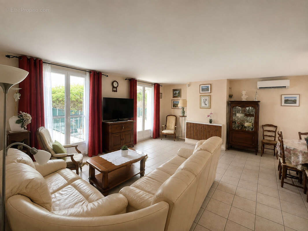 SIX-FOURS- Villa de plain pied 3 chambres - Piscine - photo 2