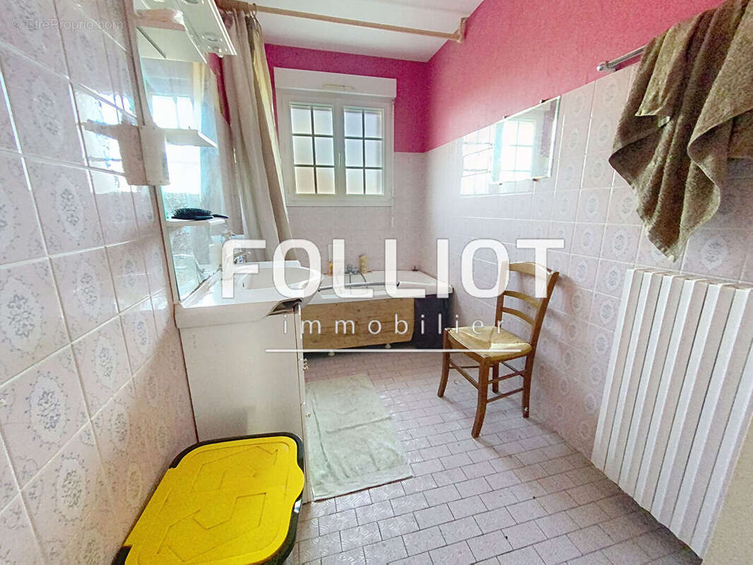 Maison à LOUVIGNE-DU-DESERT