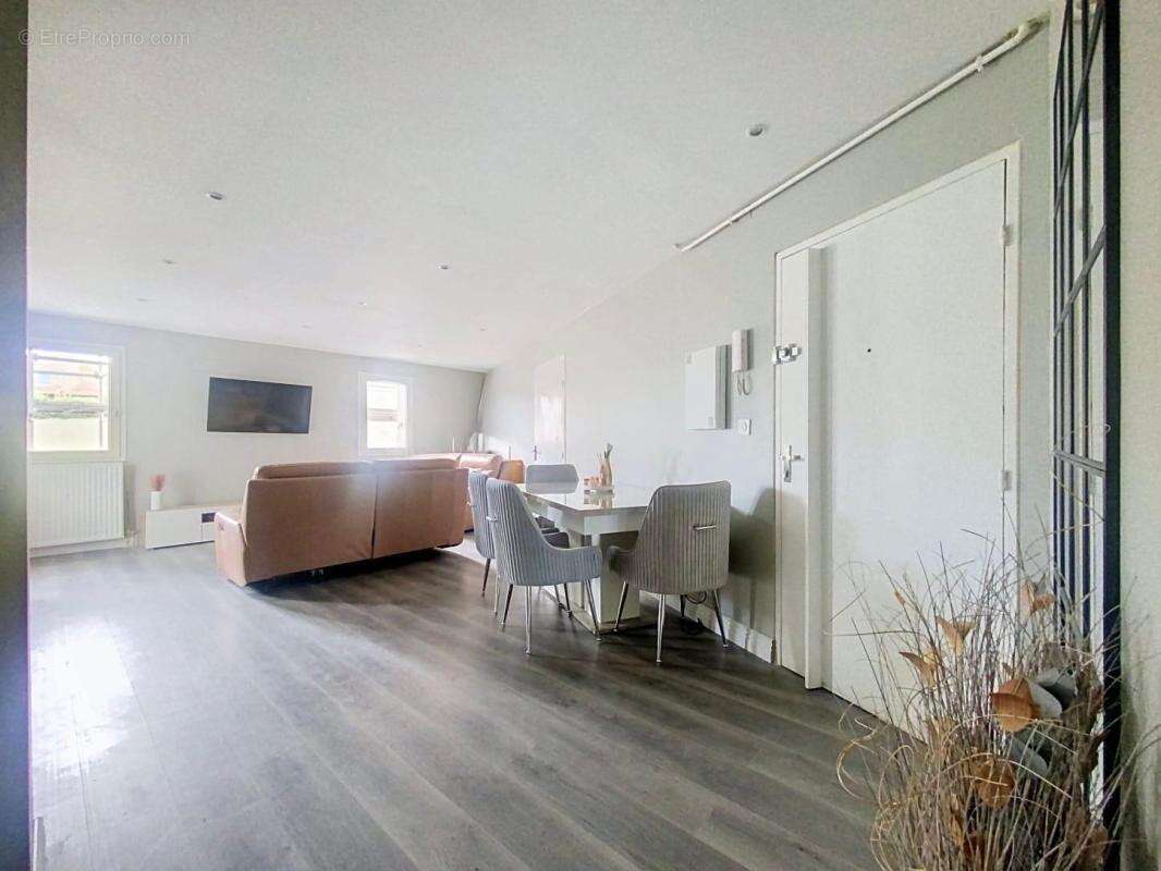 Appartement à SAINT-GENIS-LAVAL