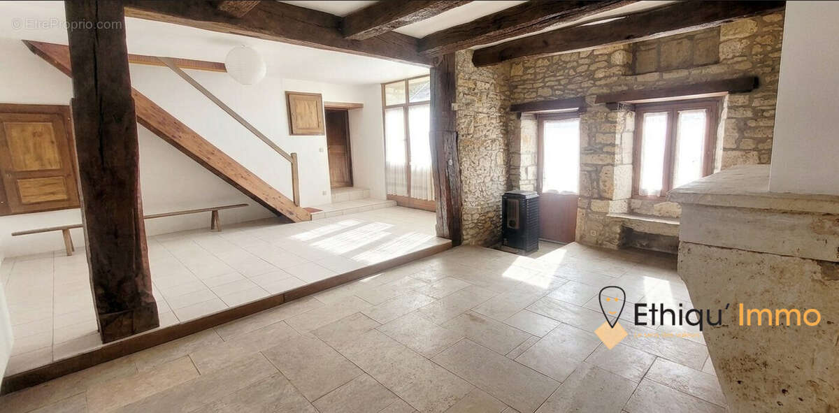 Maison à VITRY-LES-NOGENT