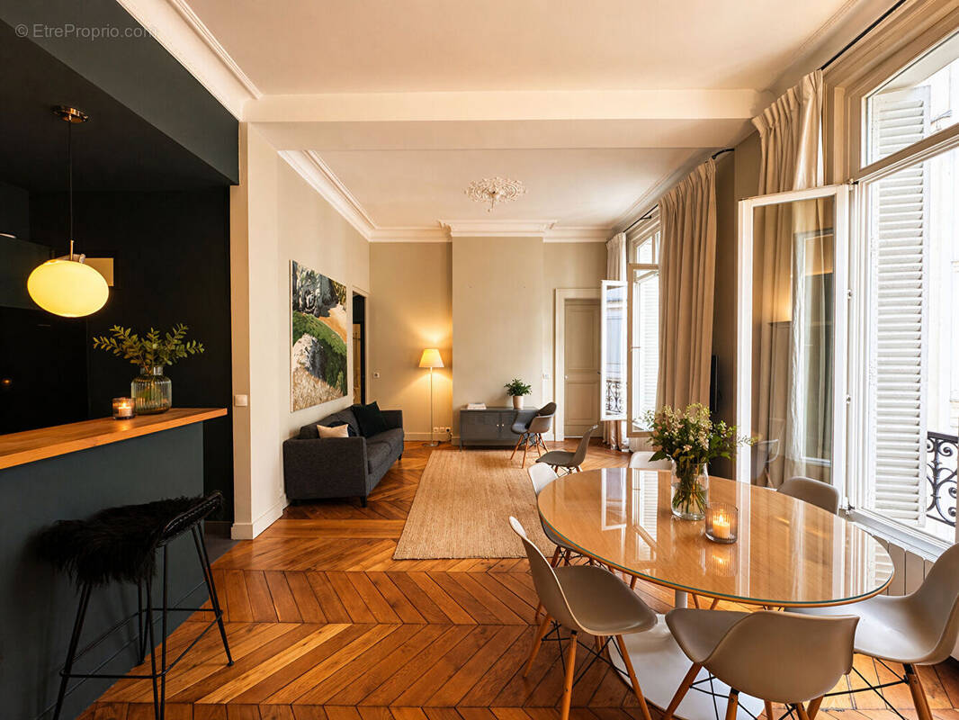 Appartement à PARIS-8E