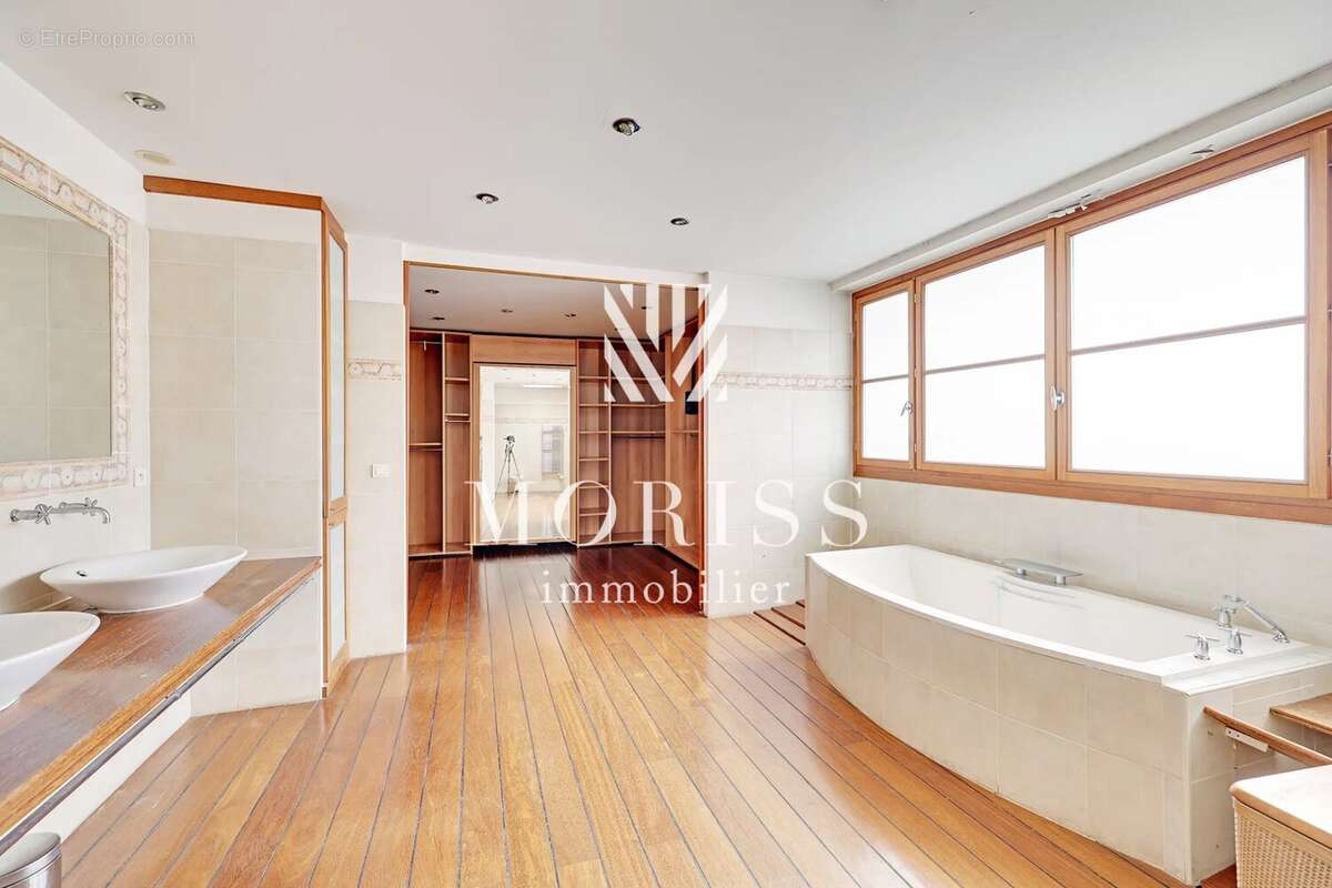 Appartement à PARIS-17E