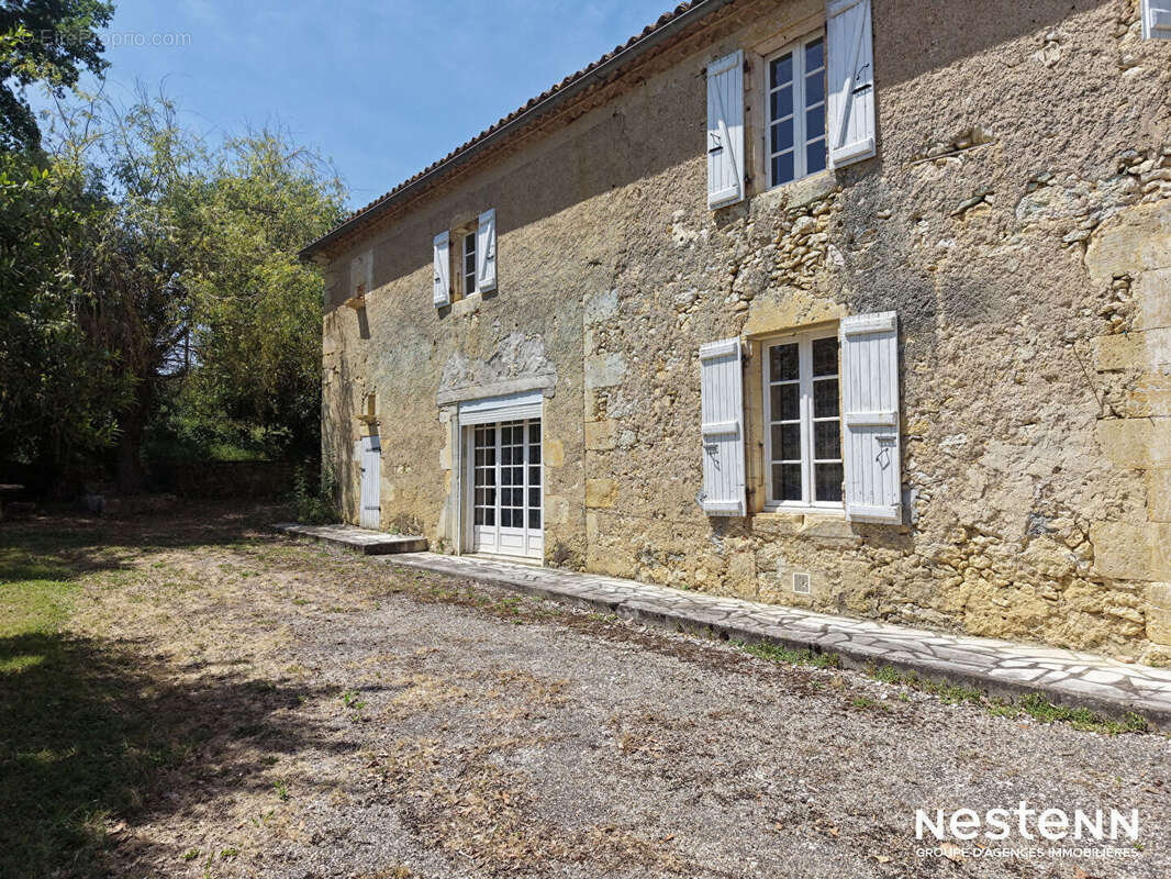 A Vendre Bâtisse en pierre de 255 m² avec dépendance attenante sur terrain de plus de 3 200 m² - photo 22