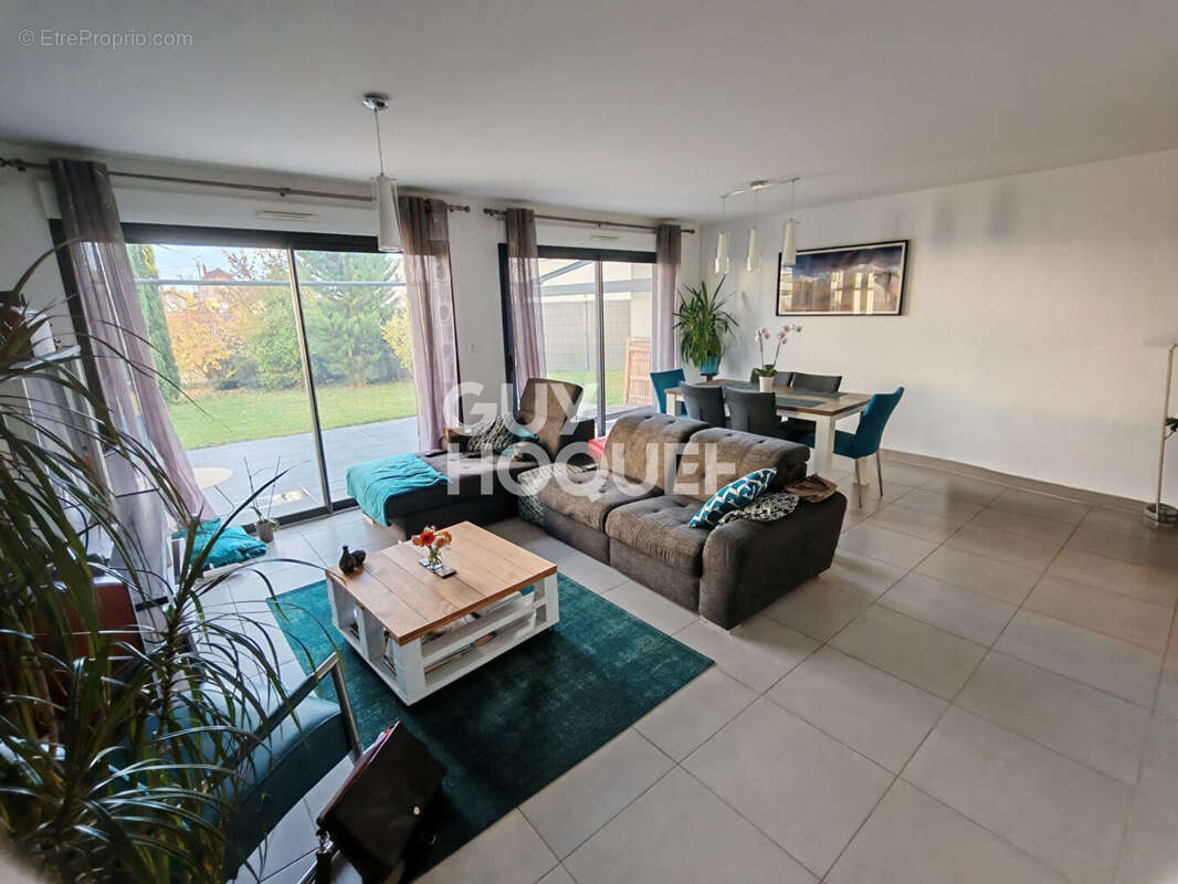 Maison à SAINTE-SAVINE