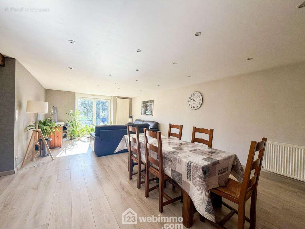 Séjour - Maison à AMBLY-SUR-MEUSE