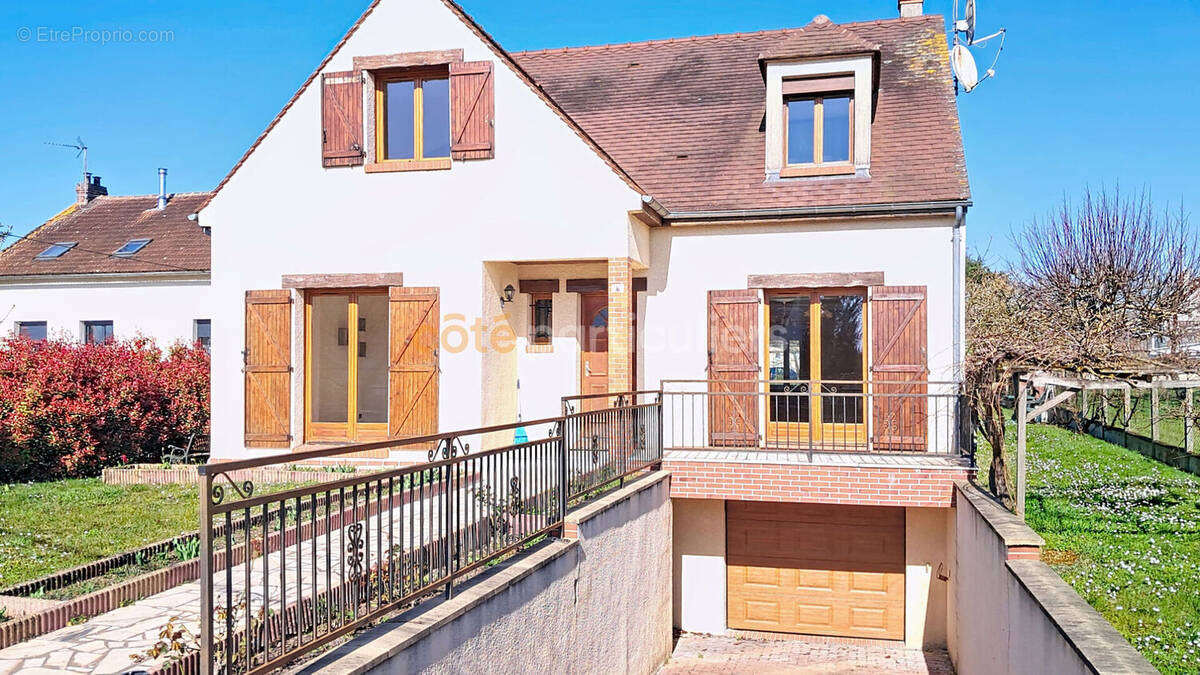 Maison à CORQUILLEROY