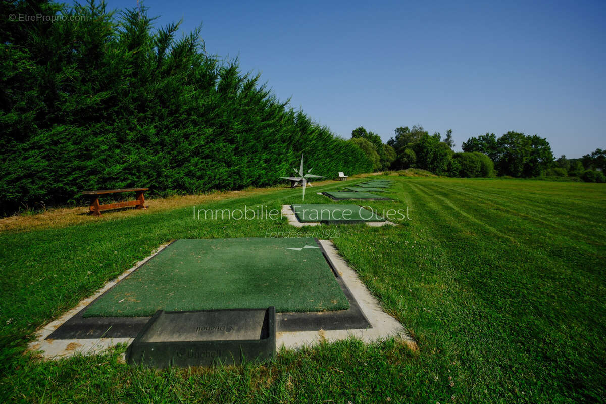 Domaine de loisirs et de tourisme de 7 hectares : golf, hébergements et potentiel équestre - photo 7