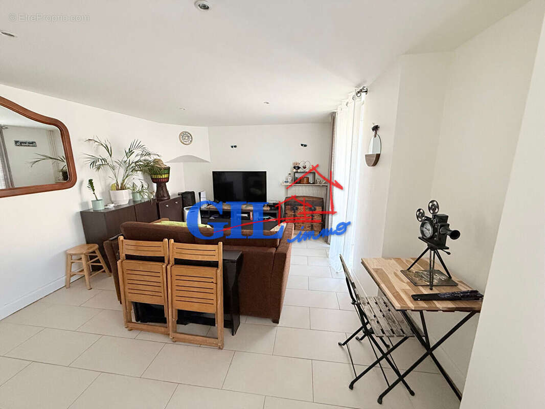Appartement à COMBS-LA-VILLE