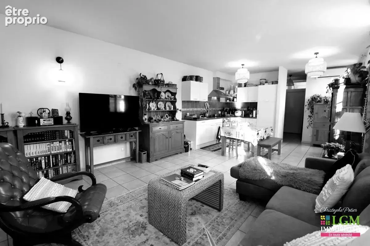 VALRÉAS (84) - Bel appartement lumineux au 1er étage de 77 m² - photo 2