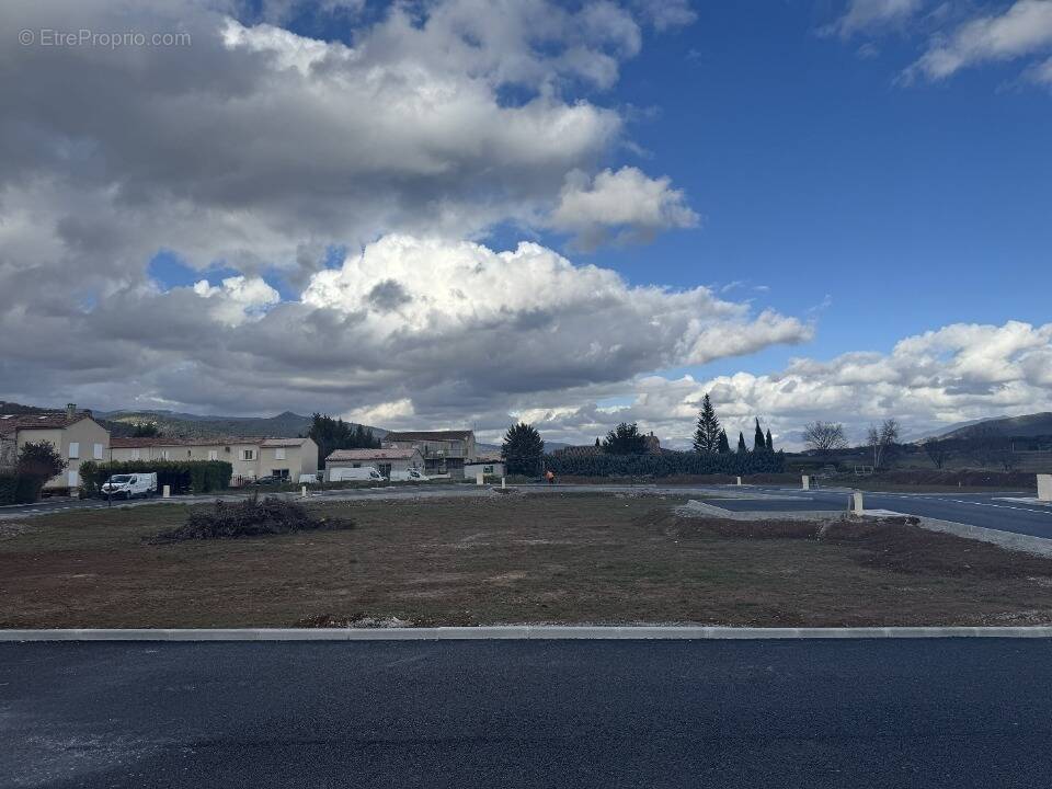 Terrain à LES MEES