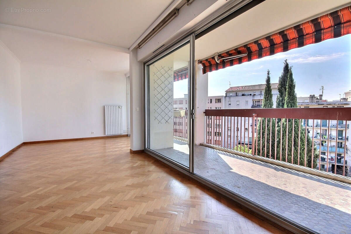 Appartement à MARSEILLE-5E
