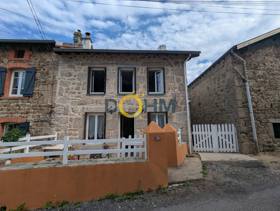 Maison à SAINT-CLEMENT-DE-VALORGUE